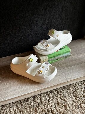CROCS  Classic Crush White Platform Sandals with Colorful Flower Charms